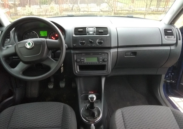 Skoda Fabia cena 21900 przebieg: 43500, rok produkcji 2011 z Konin małe 232